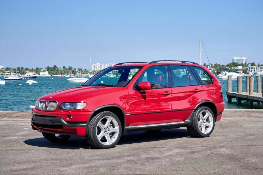 BMW X5 side view