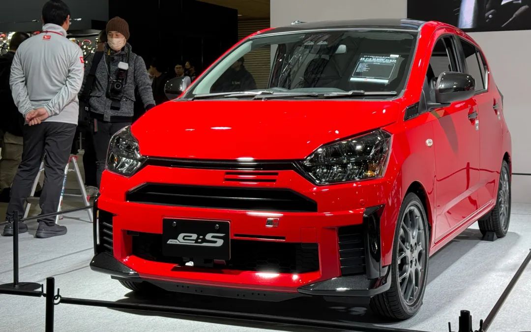 Microcars Go Wild: Daihatsu and Toyota GR Unveil the “MIRA e:S GR SPORT Concept”