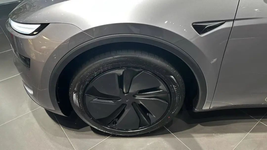 New Tesla Model Y Now in Store Starting at 263,500 RMB