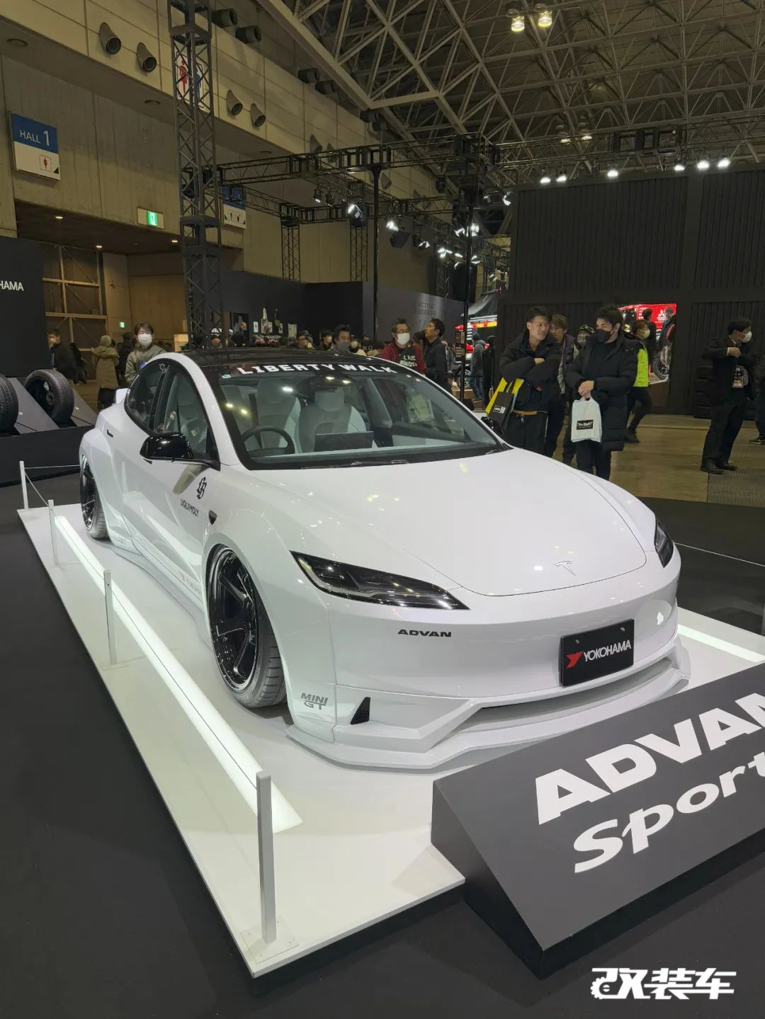 2025 Tokyo Modified Car Show: Real Shots of LB Modified Tesla Model 3 – Is This the First Electric Car Upgraded by LB?