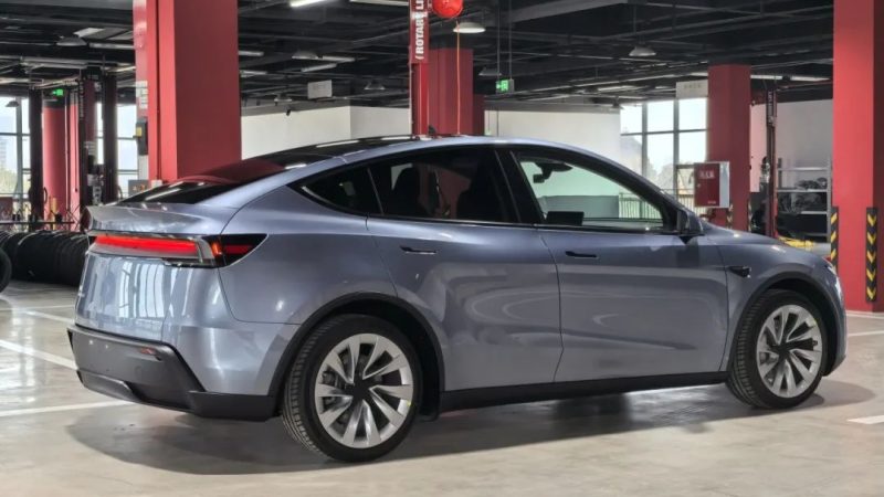 Real Shot of the Tesla Model Y Refresh: The Taillights Have Texture, Rear Seat is Electrically Adjustable, $40,000 More Expensive in the US