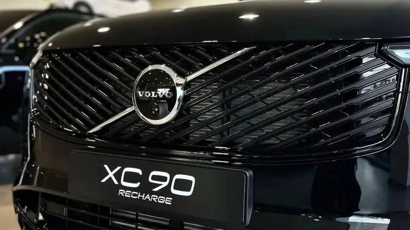 2025 Volvo XC90: A Luxurious Scandinavian SUV Set to Reignite Competition