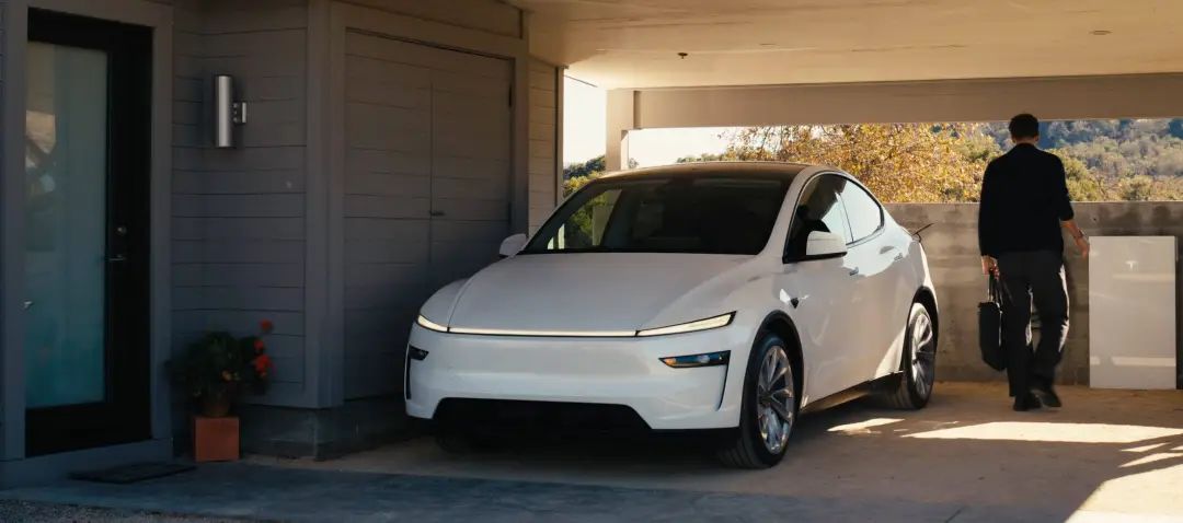 Revamped Tesla Model Y: Starting from 263,500 RMB, Major Updates to Turn Signals?