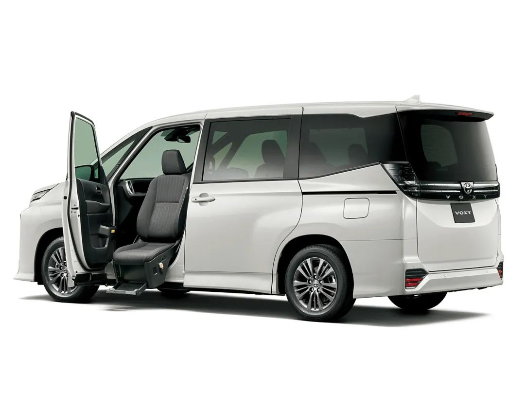 Driving Experience of Toyota Little Alphard