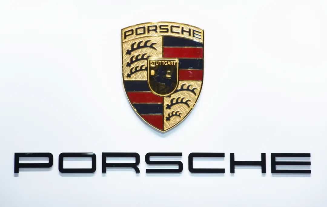 Porsche Can’t Hold On Anymore!