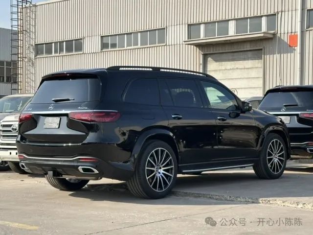 2025 GLS450 Image 2