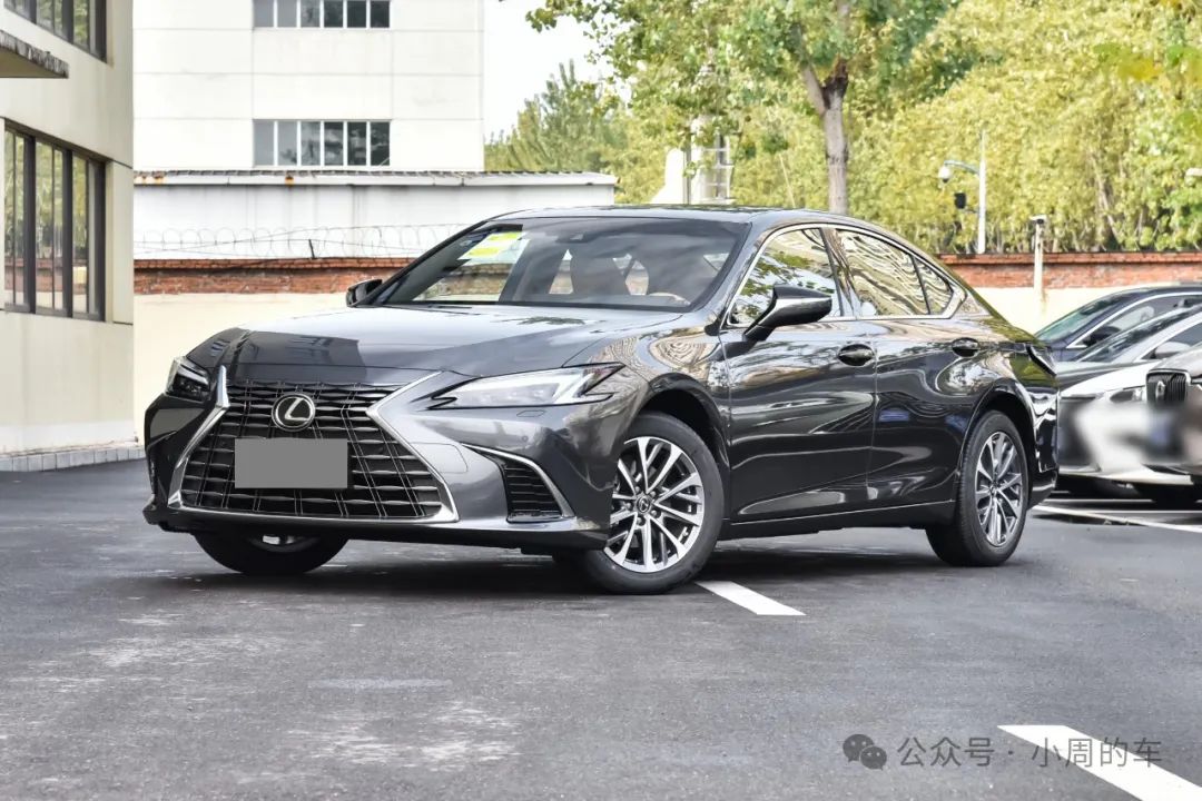 Lexus ES Image 2