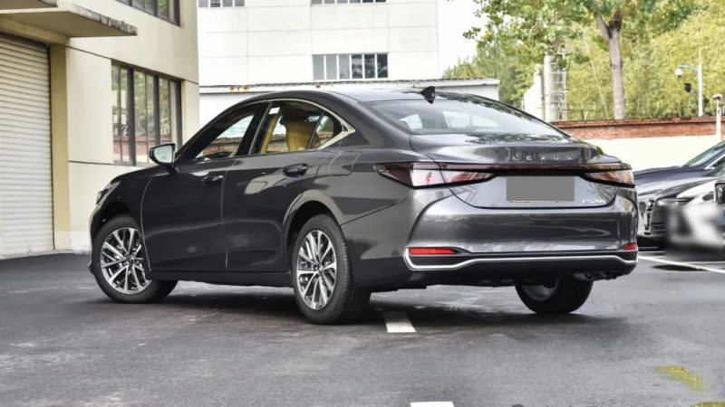 Lexus ES Selling Without Price Increase! Average Monthly Sales of 9,000 Units, Surpassing Toyota Avalon