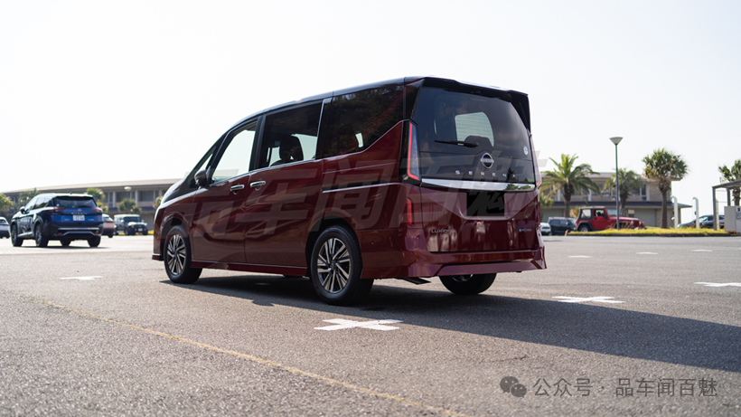 Nissan Serena Back View