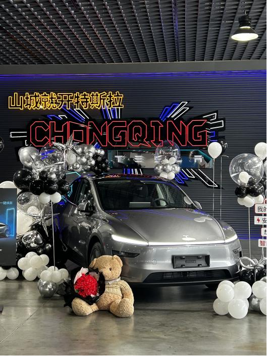 The Newly Updated Model Y Delivered in the Mountain City: “First-Mover Economy” Empowering Consumption Upgrades in Chongqing