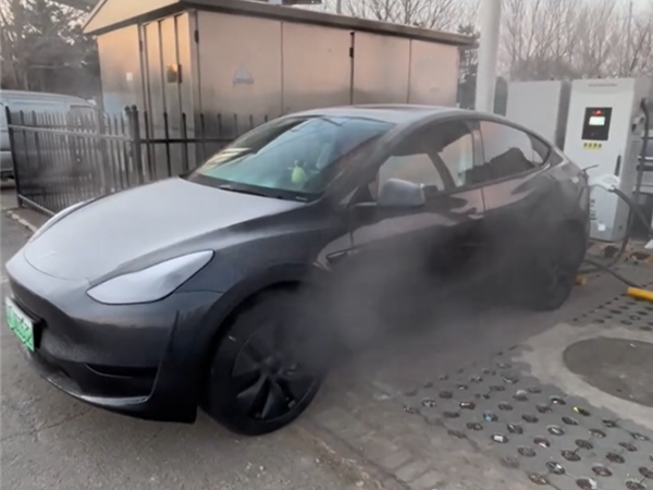 Tesla Model Y Emits White Vapor During Night Charging: Not a Fire Hazard, No Need to Worry