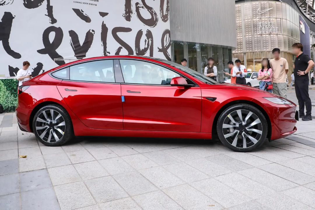 Comparison of Tesla Model 3 with Rivals