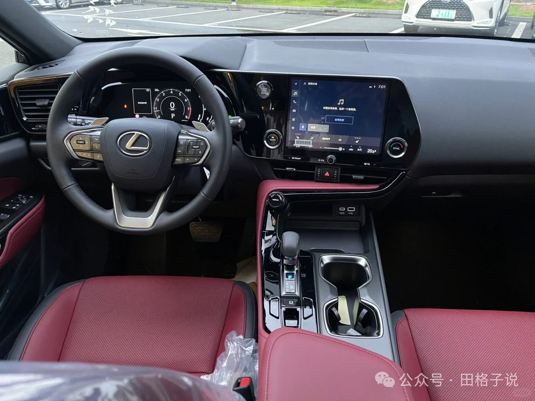 Lexus NX Price Cut Reaches an Incredible 300,000 Yuan, Dropping from 590,000 to 285,000 Yuan