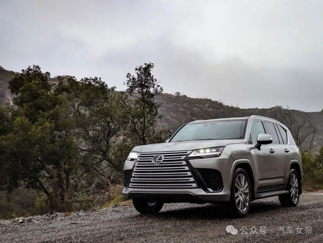 2025 Lexus LX 700h Exterior