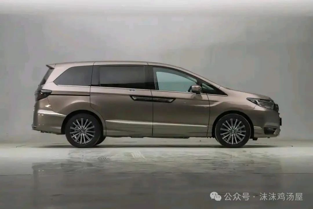 Honda’s Explosive Arrival! Seven-Seater MPV Prices Plummet to 170,000, 2.0L Hybrid Consumption at 4.5L, Destroys GL8