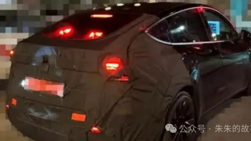 Breaking News! 2025 Tesla Model Y Rolls Off Production Line in Shanghai! Configuration Unveiled, Possible Launch Early Next Year?