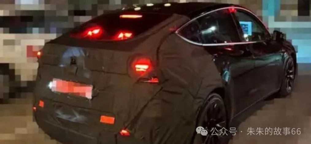 Breaking News! 2025 Tesla Model Y Rolls Off Production Line in Shanghai! Configuration Unveiled, Possible Launch Early Next Year?