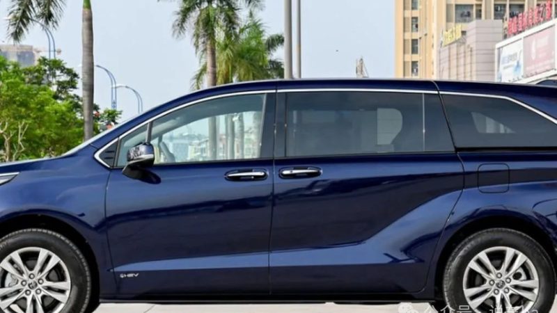 Price Slashed by Over 70,000: Toyota’s Large 7-Seater MPV “Flips the Table”, 2.5L Hybrid Costs Just 0.4 Yuan per Kilometer, What’s There to Look at in the Buick GL8?