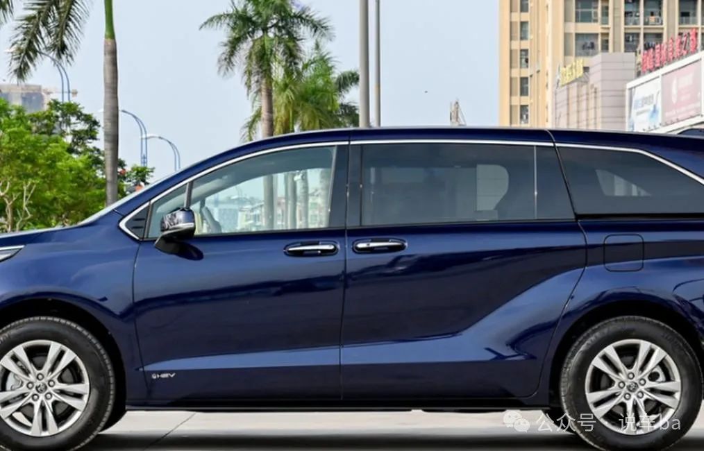 Price Slashed by Over 70,000: Toyota’s Large 7-Seater MPV “Flips the Table”, 2.5L Hybrid Costs Just 0.4 Yuan per Kilometer, What’s There to Look at in the Buick GL8?