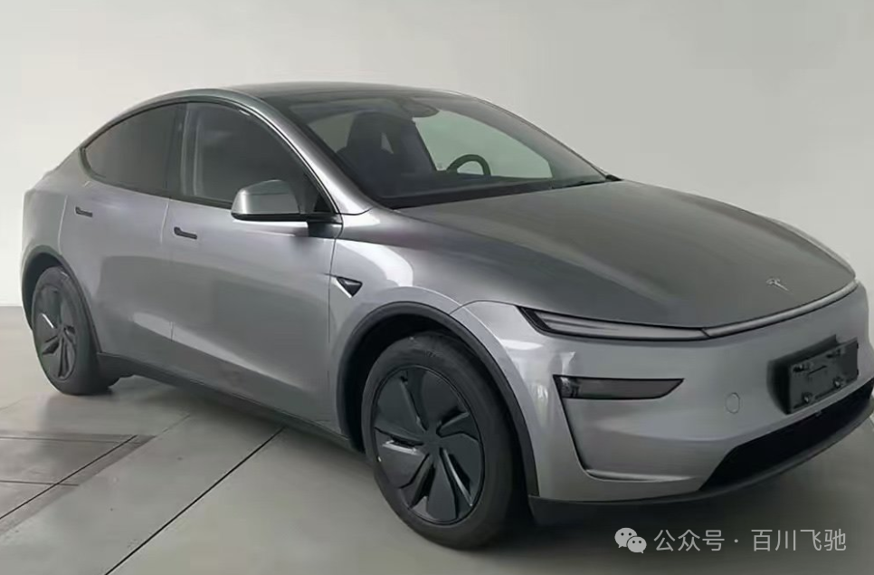 Tesla Finally “Gets It”! Model Y Drops to 263,500 CNY, 719 km Range + 1.6 m Continuous Taillight, What More Do You Need from BYD?