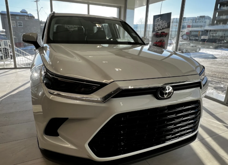 Finally, Toyota Makes a Move: 2025 All-New Highlander Exposed â Bigger, Better, and More Fuel Efficient