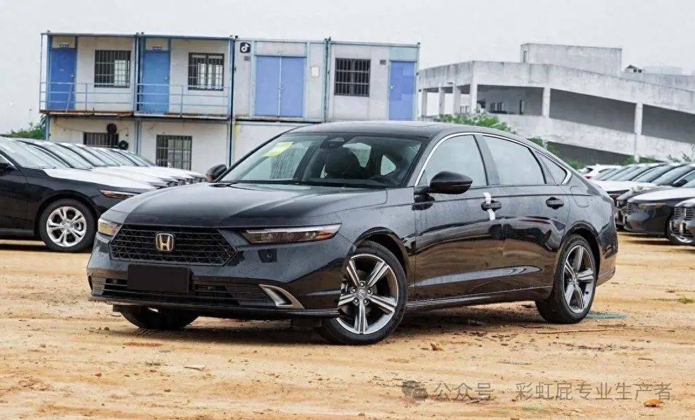 The Accord and Magotan Stun at the Gas Station! Over 90,000 Mid-Size Cars Rolling Nationwide with Just One Tank of Gas!