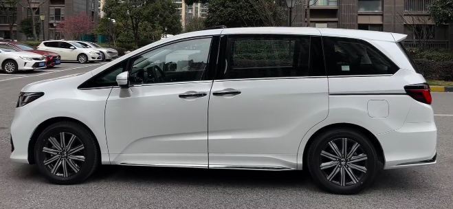 Honda’s Fixed Price: 146,800, a Shock for Toyota Sienna, Upcoming Changes in the MPV Market in 2025, Regular People Can Drive the Alphard Now!