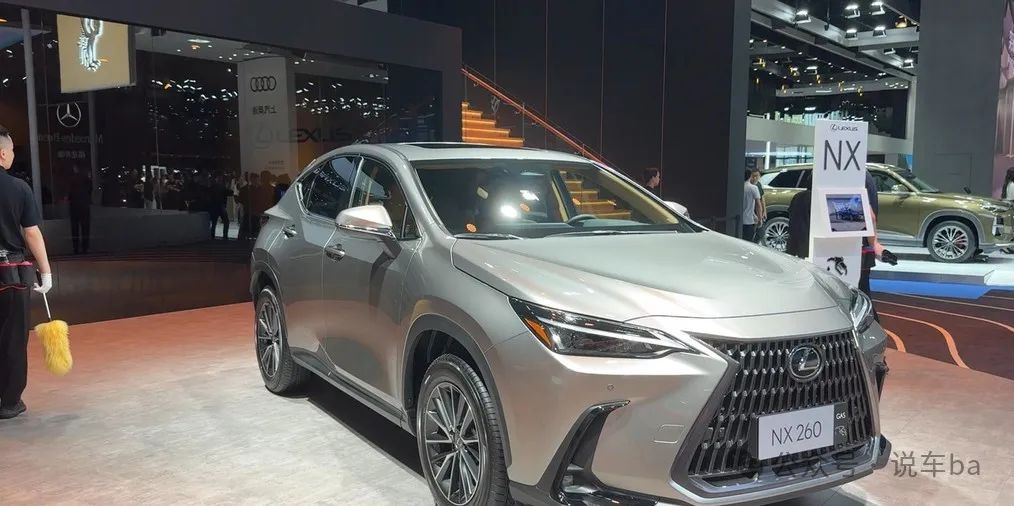 Lexus Can’t Hold On Anymore! Price Dropped from 318,800 to Over 220,000, 2.5L + 8AT, Your Ideal Family Choice