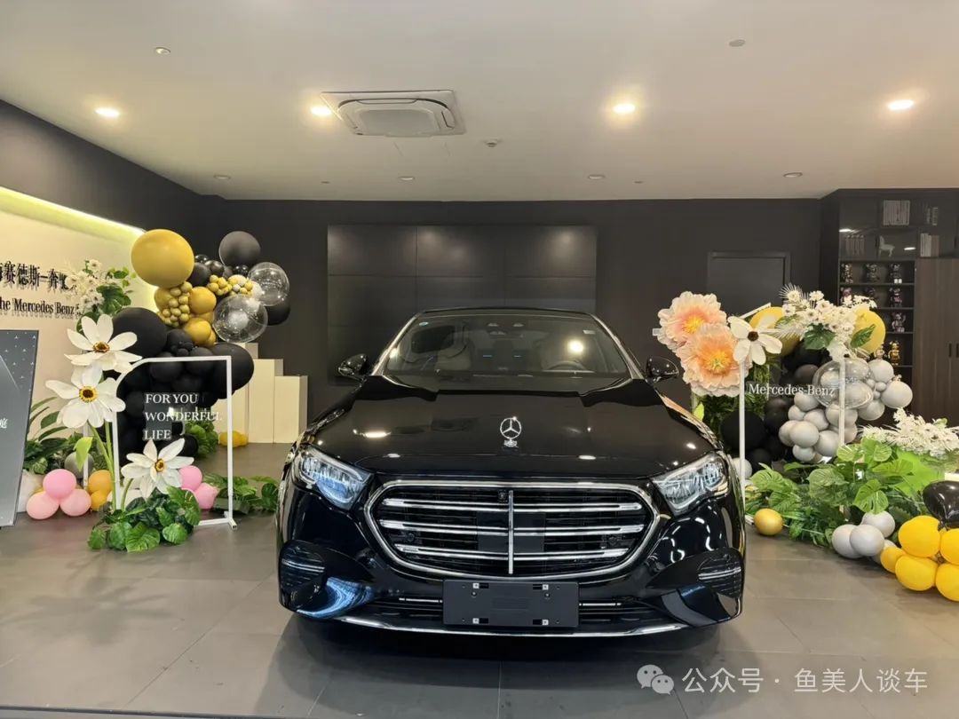 Mercedes-Benz E300 L interior