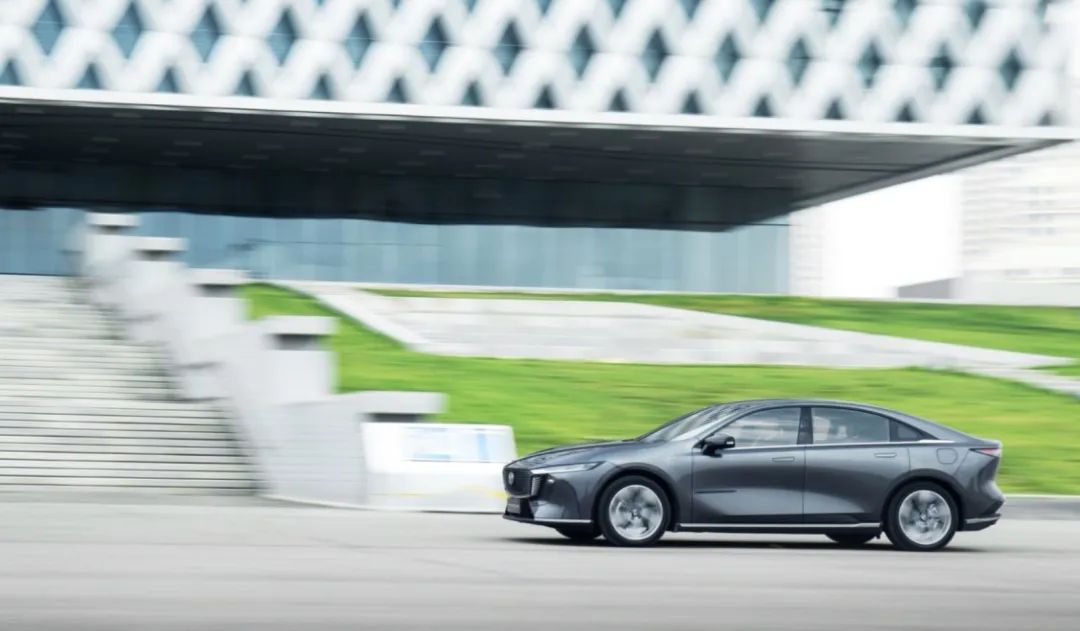 MAZDA EZ-6 Flips the Table, B-Class Sedans Enter 90,000 Yuan Era