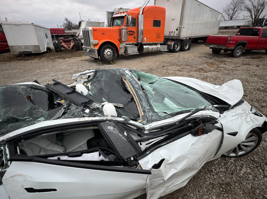 Model 3 Overturned by Heavy Truck, Owner Sustains Minor Injuries, Buys Another One – Tesla: Our Goal is to Build the Safest Cars