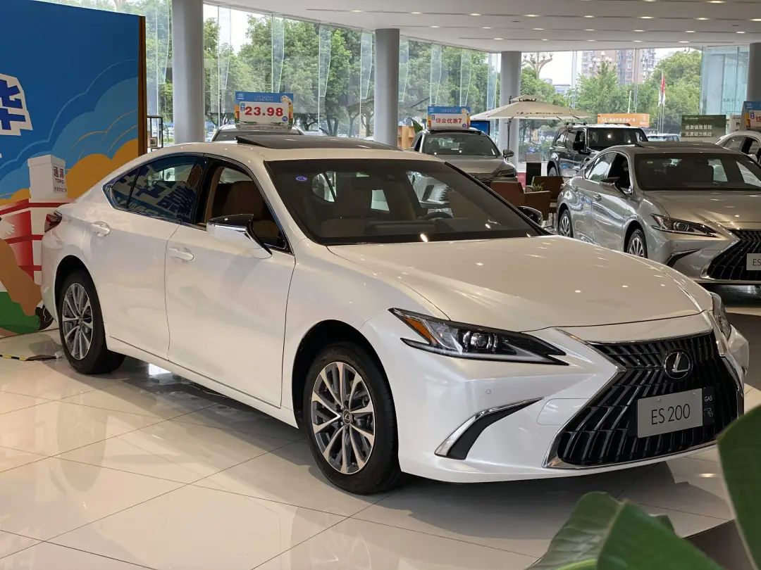 Lexus ES200 Image