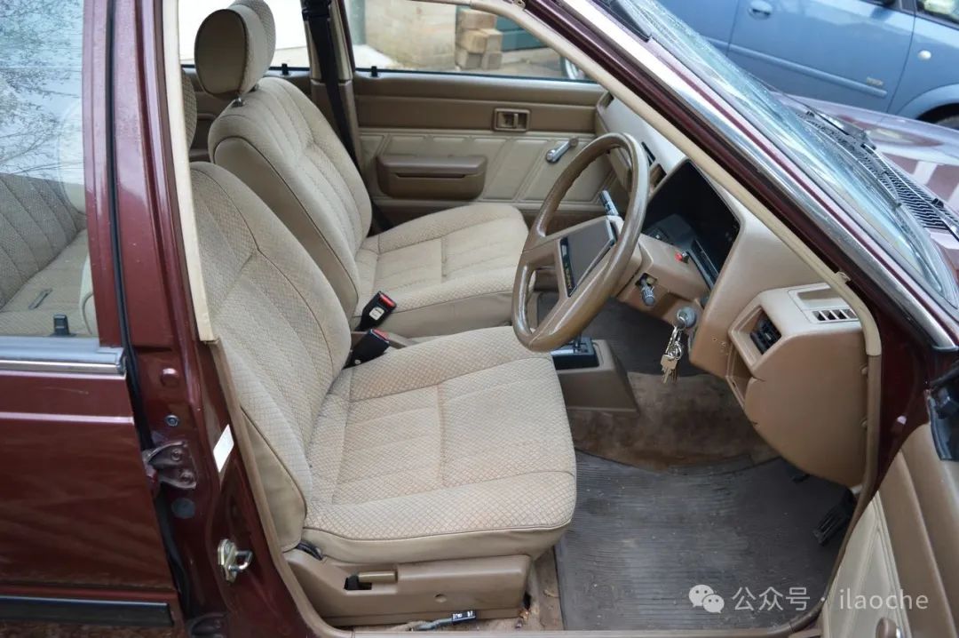 Nissan Sunny Interior